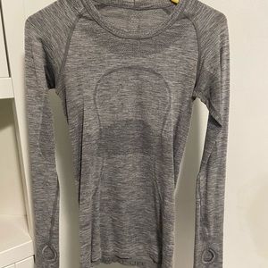 Lululemon Long sleeve swiftly tech. Size 4